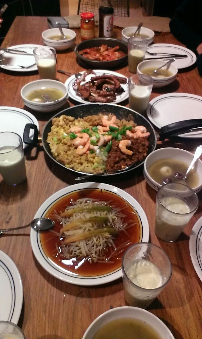 Picture of glorious Singaporean food laid out in Yale cutlery